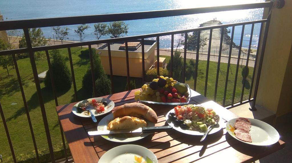 Apartament Aheloy Bagian luar foto