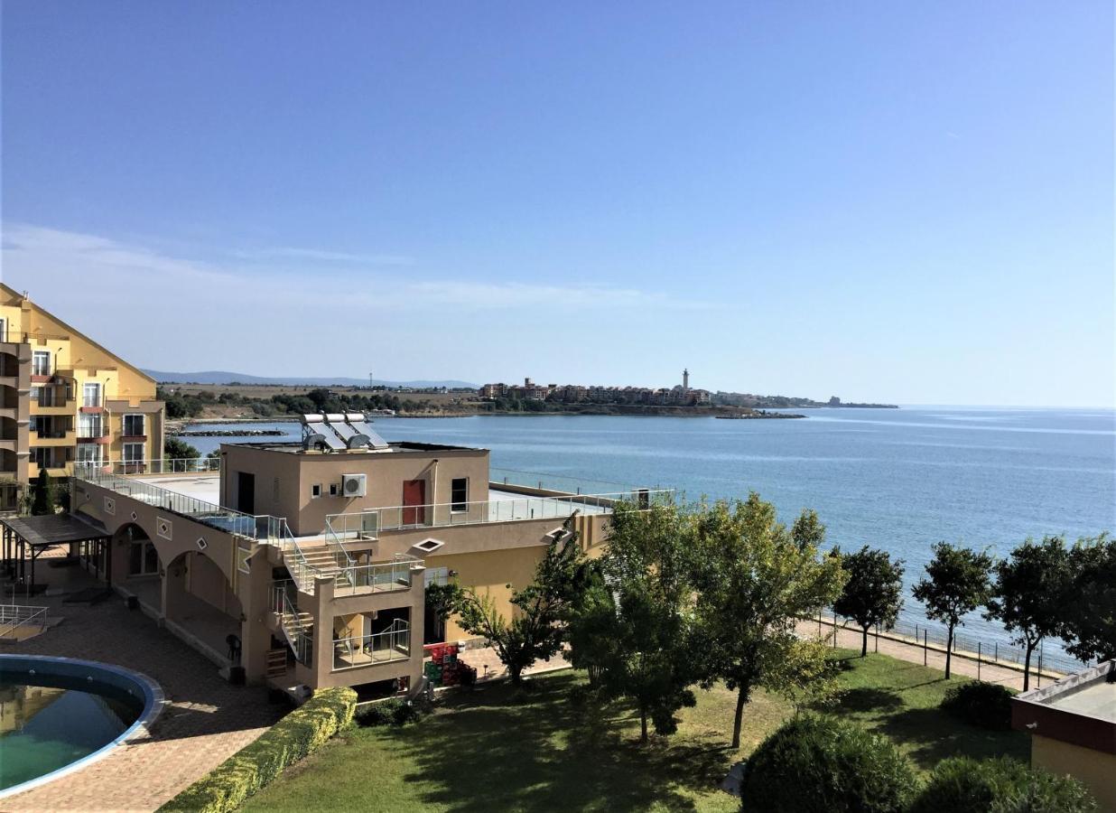 Apartament Aheloy Bagian luar foto